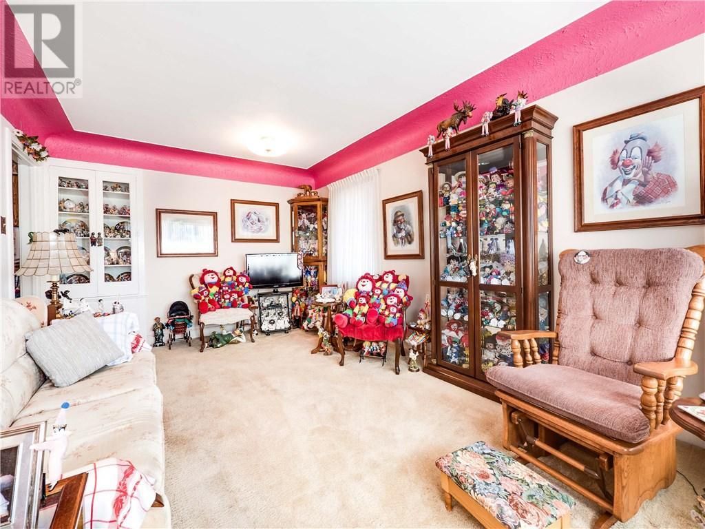 Esta casa é decorada com mais de 1,5 mil palhaços!