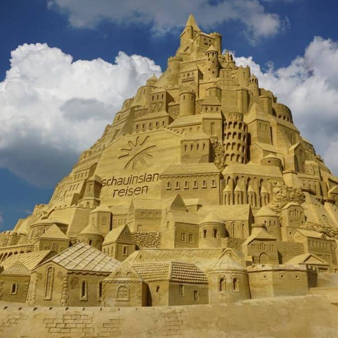 Castelo de areia na Alemanha bate o recorde de mais alto do mundo