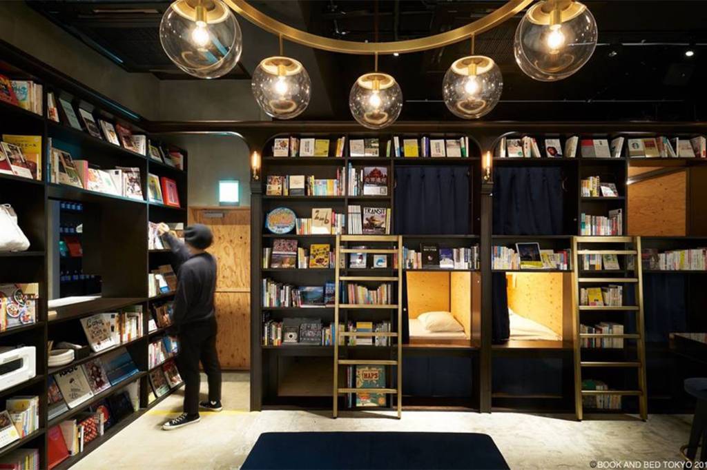 Você pode dormir dentro de uma livraria no Japão