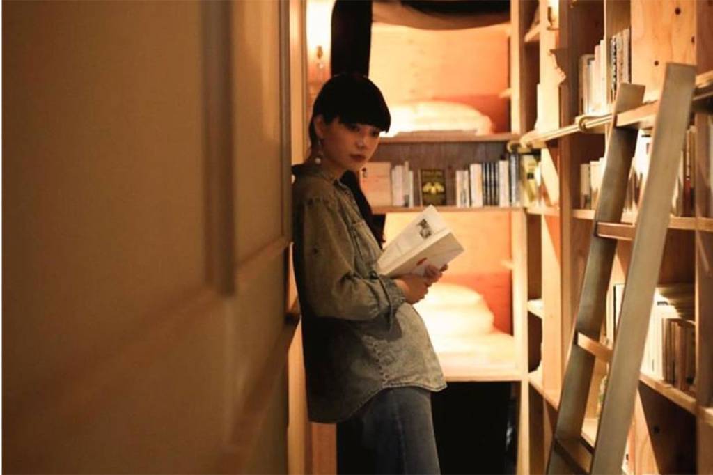 livraria com cama