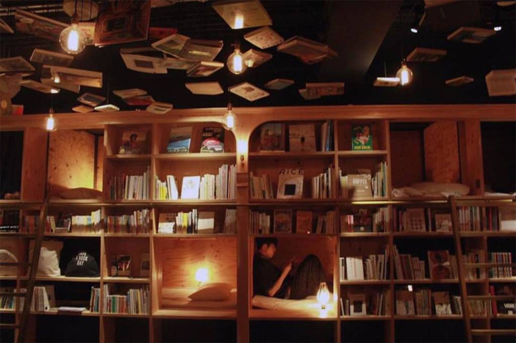 livraria com cama