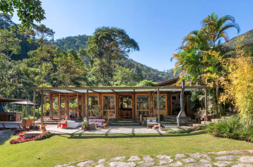 <a href="https://www.airbnb.com.br/rooms/17732037">Petr&oacute;polis</a>, no Brasil.