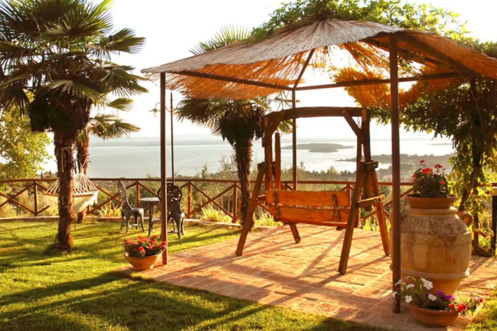 <a href="https://www.airbnb.com.br/rooms/2377867">Passignano Sul Trasimeno</a>, na It&aacute;lia.