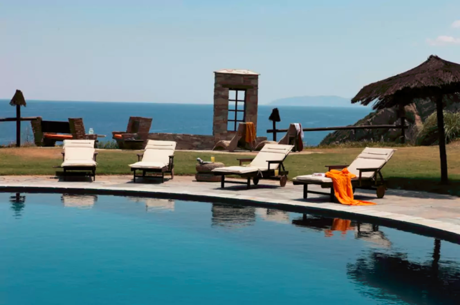 <a href="https://www.airbnb.com.br/rooms/84236">Styra</a>, na Grécia. <a href="https://www.airbnb.com.br/rooms/84236">Styra</a>, na Grécia.