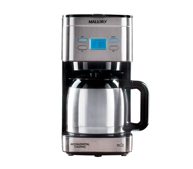 A cafeteira <a href="https://www.gotoshop.com.br/Eletroportateis/Cafeteiras/CafeteirasEletricas/cafeteira-aroma-digital-thermic-inox-mallory-220v-12859252.html?utm_source=sites&utm_medium=matéria_CC&utm_campaign=produtos&utm_content=201805">Aroma Digital Thermic Inox</a> Mallory (220 v) custa R$ 299 na Loja CASA CLAUDIA.