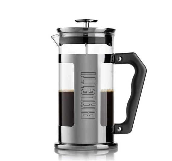 A cafeteira <a href="https://www.gotoshop.com.br/UtilidadesDomesticas/SobremesaChaeCafe/CafeteirasChaeCafe/Cafeteira-French-Press-15-Litros-Bialetti-8663237.html?utm_source=sites&utm_medium=matéria_CC&utm_campaign=produtos&utm_content=201805">French Press</a> Bialetti (1,5 litros) custa R$ 286 na Loja CASA CLAUDIA.