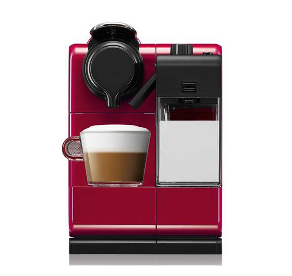 A cafeteira Nespresso <a href="https://www.gotoshop.com.br/Eletroportateis/Cafeteiras/CafeteiraNespresso/cafeteira-lattissima-touch-vermelha-nespresso-6583897.html?utm_source=sites&utm_medium=matéria_CC&utm_campaign=produtos&utm_content=201805">Lattissima Touch</a> vermelha custa R$ 1.199 na Loja CASA CLAUDIA.