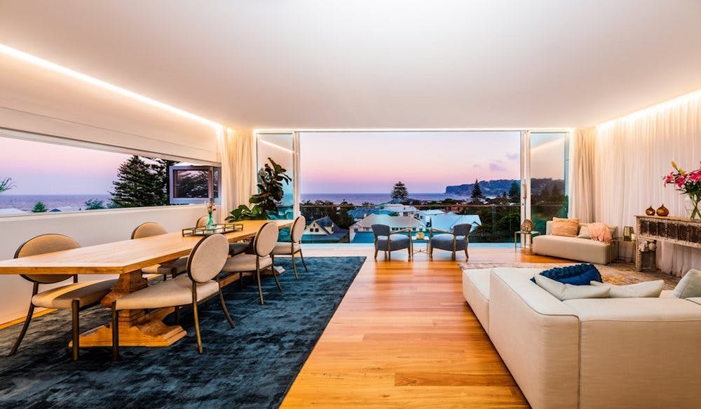 Casa suspensa em Sydney desafia os obstáculos do terreno