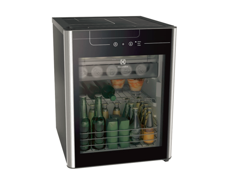 Frigobar com porta de vidro (RV80). Custa R$ 2.399 na Electrolux.