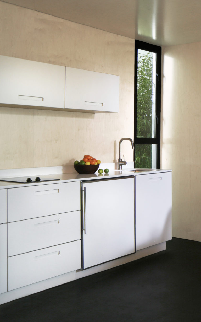 Tiny home multiuso organiza tudo em 8 m2 A estrutura vem com três layouts e foi pensada para se encaixar perfeitamente na rotina do morador