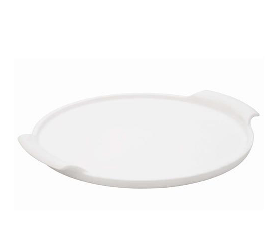 A forma refratária para pizza <a href="https://www.gotoshop.com.br/UtilidadesDomesticas/FormaseAssadeiras/Forma-Refrataria-para-Pizza-Oxford-Porcelanas-Gourmet-em-Porcelana-35-cm-221819.html?utm_source=sites&utm_medium=matéria_CC&utm_campaign=produtos&utm_content=201806">Oxford Porcelanas Gourmet</a> (35 cm) custa R$ 92,17.