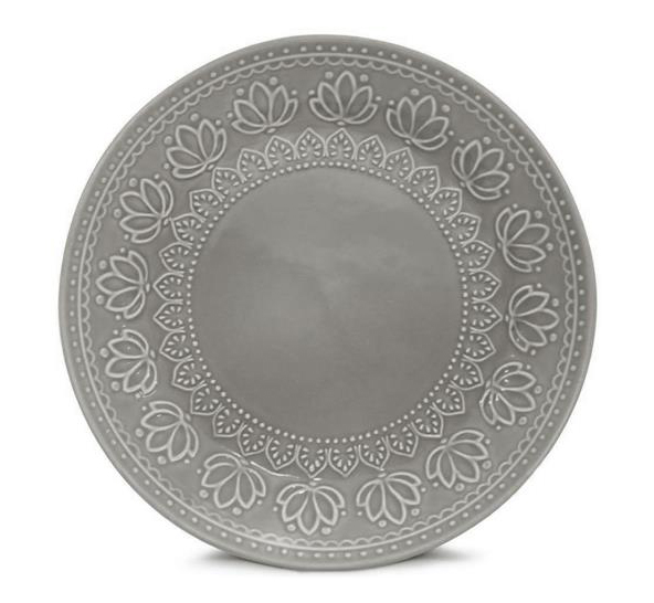 O prato para sobremesa <a href="https://www.gotoshop.com.br/UtilidadesDomesticas/SobremesaChaeCafe/pratosdesobremesa/prato-para-sobremesa-corona-relieve-20cm-yoi-12041944.html?utm_source=sites&utm_medium=matéria_CC&utm_campaign=produtos&utm_content=201806">Corona Relieve Yoi</a> (20 cm) custa R$ 19,90.