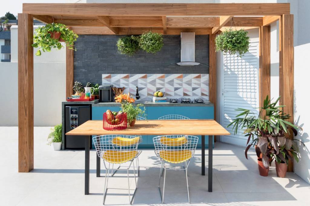 Área externa de apartamento se transforma em oásis urbano