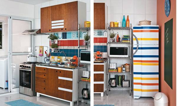 O mosaico de azulejos &eacute; uma solu&ccedil;&atilde;o em conta para fugir do lugar-comum. Faixas de adesivos &ndash; coloridas sobre o refrigerador e brancas sobre os m&oacute;veis de madeira- customizam o ambiente. Tinta com efeito lousa completa a parede. Projeto de F&aacute;bio Galeazzo.