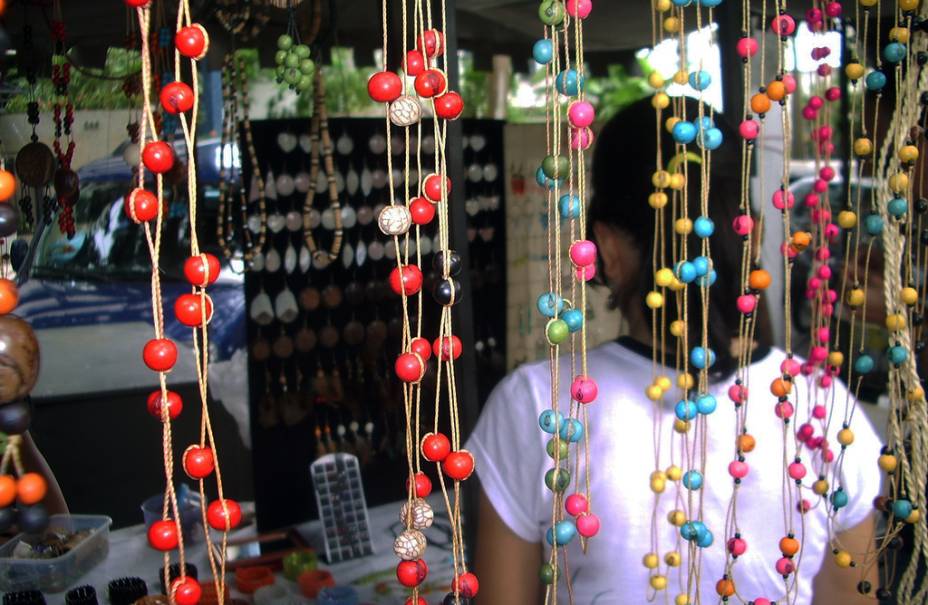 <strong>Feira da Praça da República (Belém, PA) -</strong> Há 30 anos, a Feira da Praça da República encanta turistas com o melhor do artesanato paraense. O visitante também pode aproveitar e experimentar receitas da culinária local, como o vatapá ou o humilde chopp de cupuaçu. <strong>Quando:</strong> aos domingos. <strong>Horário:</strong> das 8h às 13h. <strong>Local:</strong> Av. Pres. Vargas, 814 - Campina.