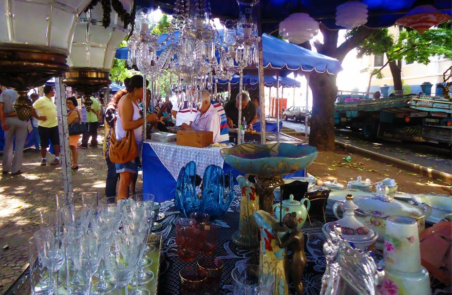 <strong>Feira Tom Jobim (Belo Horizonte, MG) -</strong> A grande oferta de antiguidades e os deliciosos pratos da comida mineira atraem milhares de pessoas todos os sábado para a Feira Tom Jobim. A música sempre marca presença e torna o evento ainda mais animado. <strong>Quando:</strong> aos sábados. <strong>Horário:</strong> das 10h às 18h. <strong>Local:</strong> Av. Carandaí, entre a Rua Ceará e a Avenida Brasil - Santa Efigênia.