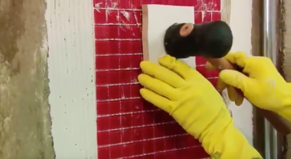 Como aplicar pastilhas na parede