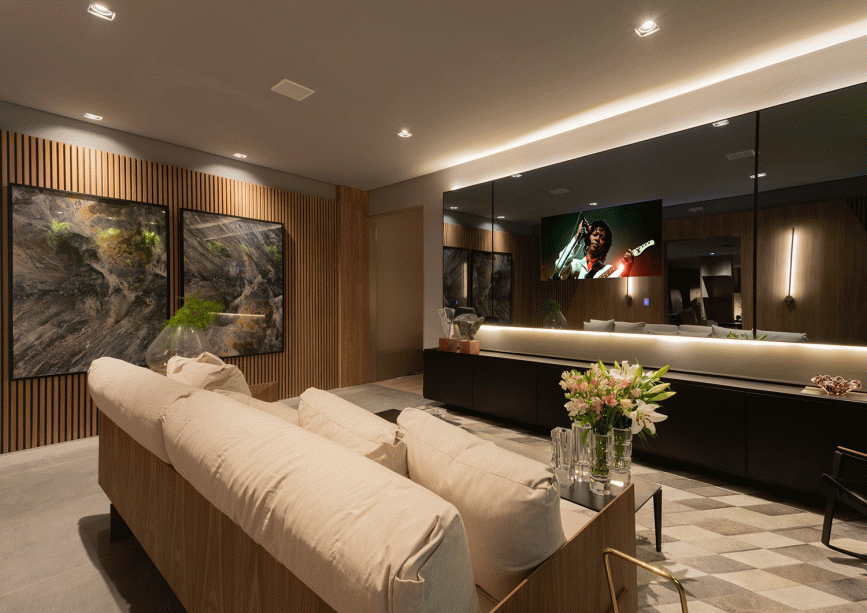 Sofisticado e harm&ocirc;nico, criado pelas arquitetas Amanda Cruz e L&iacute;via Assis, esse espa&ccedil;o disp&otilde;e de uma atmosfera minimalista e aconchegante. Mobili&aacute;rio assinado pelo designer Jader Almeida e uma grande parede verde trazem o conforto necess&aacute;rio ao ocupante.