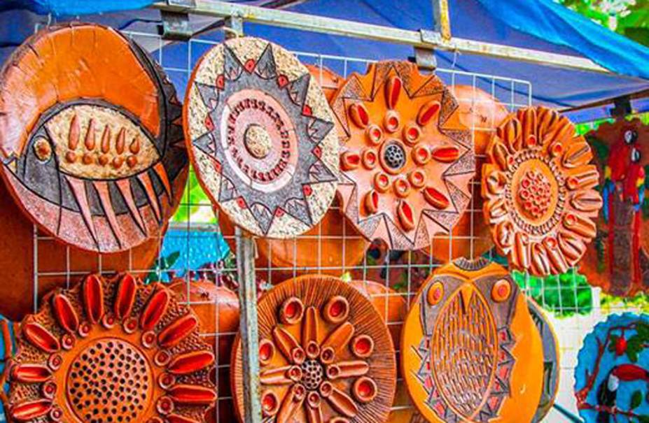 <strong>Feira do Cerrado (Goiânia, GO) -</strong> A maior feira de artesanato do Centro-Oeste é um ótimo lugar para aproveitar comidas típicas e comprar produtos de artistas locais. O visitante também curte apresentações musicais tradicionais da região. <strong>Quando:</strong> aos domingos. <strong>Horário:</strong> das 9h às 13h. <strong>Local:</strong> Parque da Criança; R. 72, s/n - Jardim Goiás.