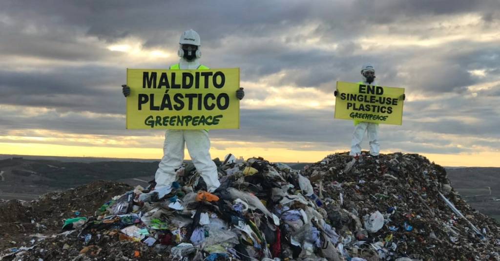 3-greenpeace-dragon-maldito-plastico 3-greenpeace-dragon-maldito-plastico