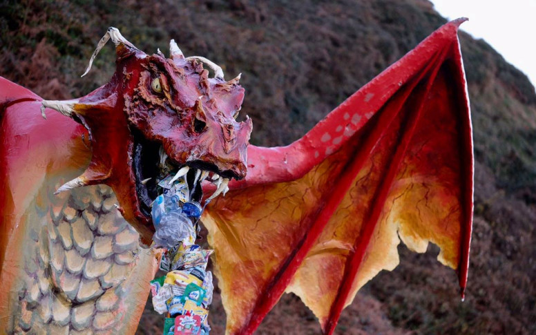 5-greenpeace-dragon-maldito-plastico 5-greenpeace-dragon-maldito-plastico