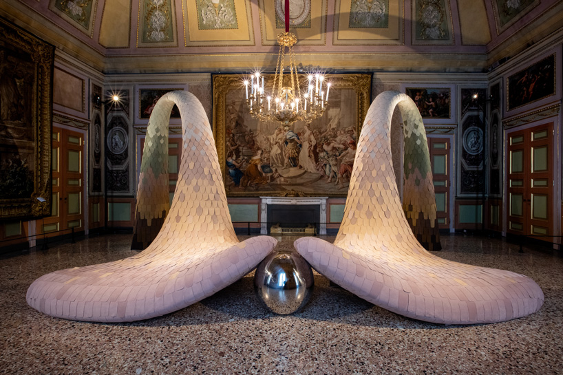 alcantara-decoding-royal-palace-milan-constance-guisset-qu-lei-lei-sabine-marcelis-space-popular-designboom-10 alcantara-decoding-royal-palace-milan-constance-guisset-qu-lei-lei-sabine-marcelis-space-popular-designboom-10