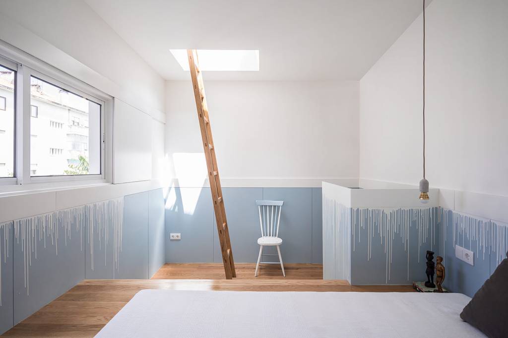 Casa Zaire 7 Casa colorida em Portugal organiza tudo em 30 m2