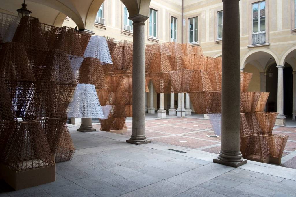 cos-mamou-mani-conifera-installation-milan-3 cos-mamou-mani-conifera-installation-milan-3