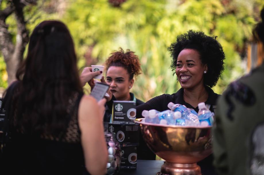 Cafés sendo servidos no evento. Cafés sendo servidos no evento.