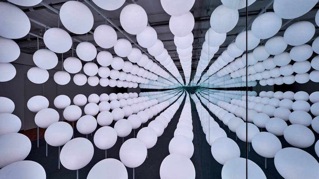 Pirulitos gigantes preenchem galeria de Nova York