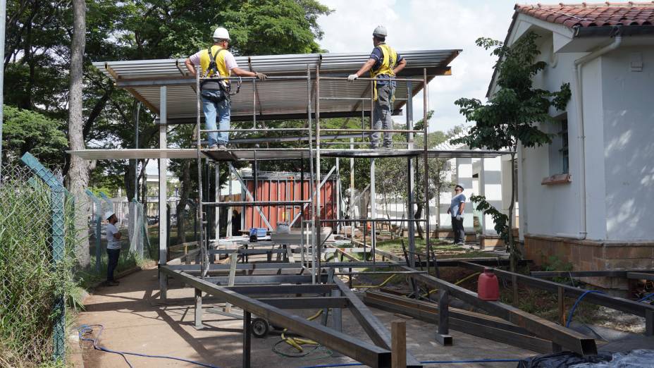 Obras no ambiente do Très Arquitetura.