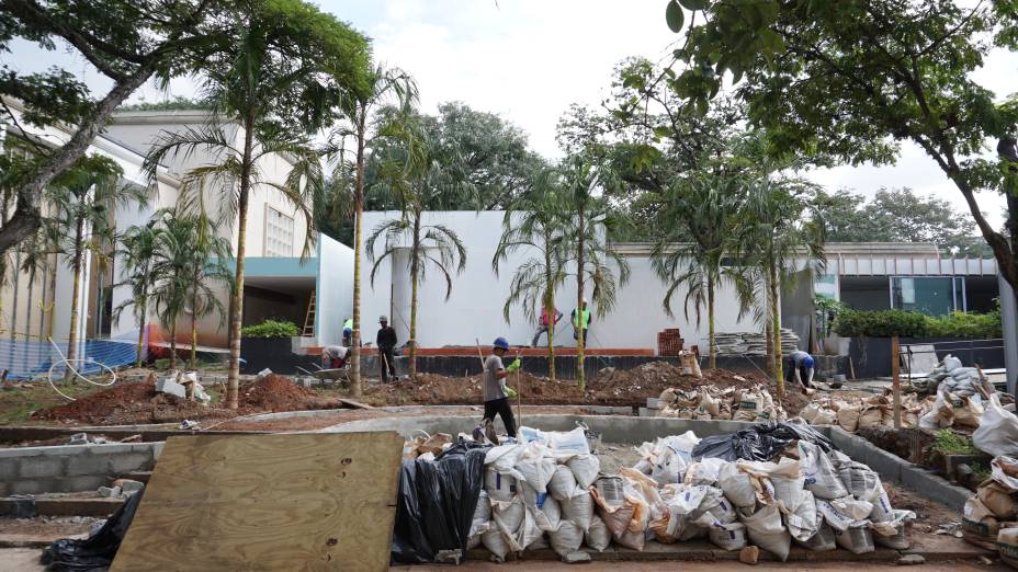 Obras no ambiente do KalilFerre Paisagismo.