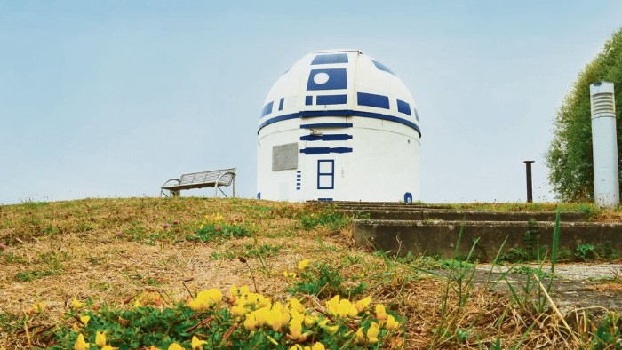 Professor-alemao-que-e-um-fa-hardcore-de-Star-Wars-acaba-de-redesenhar-um-observatorio-em-R2-D2-CUiBYqUNIh Professor-alemao-que-e-um-fa-hardcore-de-Star-Wars-acaba-de-redesenhar-um-observatorio-em-R2-D2-CUiBYqUNIh