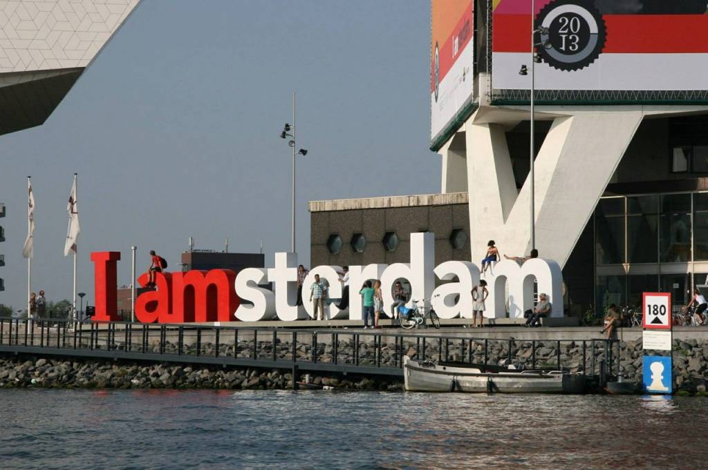 01-letreiro-de-amsterda-é-reinstalado-em-prol-da-amazonia 01-letreiro-de-amsterda-é-reinstalado-em-prol-da-amazonia