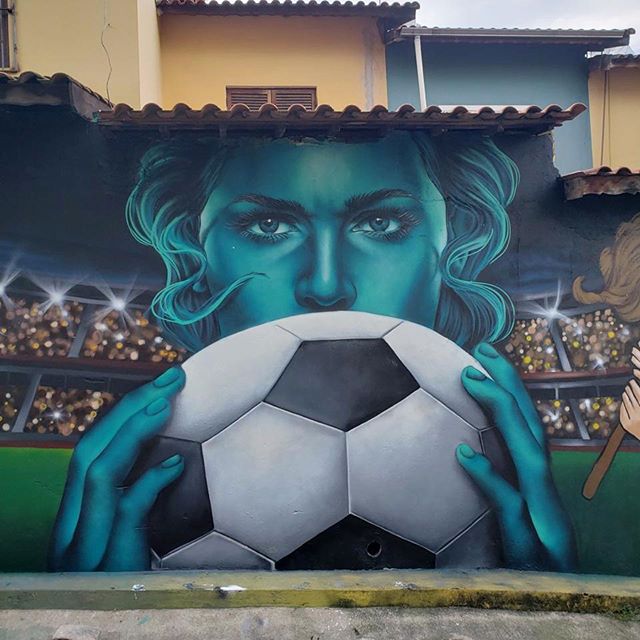 Grafiteiras pintam ruas de SP para a Copa do Mundo feminina