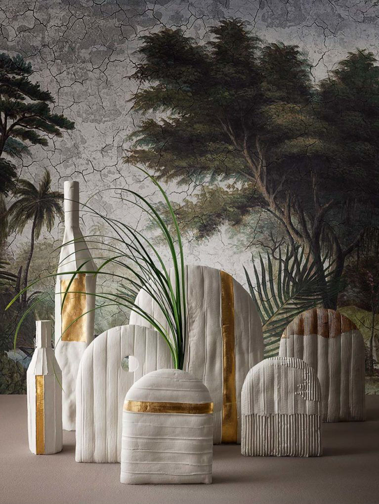 Argila e papel se misturam em peças de cerâmica feitas à mão