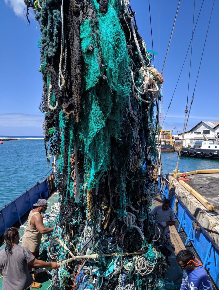 03-limpeza-no-oceano-remove-cerca-de-40-toneladas-de-plastico 03-limpeza-no-oceano-remove-cerca-de-40-toneladas-de-plastico