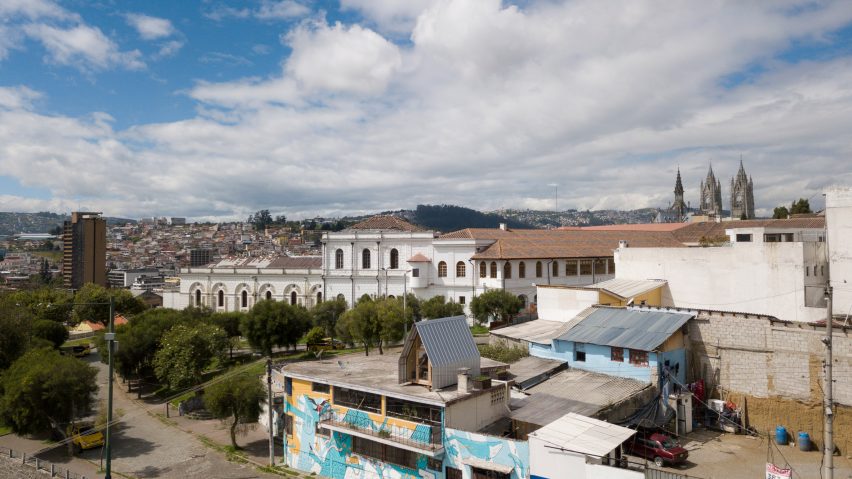 1-casa-minúscula-é-construída-em-um-telhado-no-equador 1-casa-minúscula-é-construída-em-um-telhado-no-equador