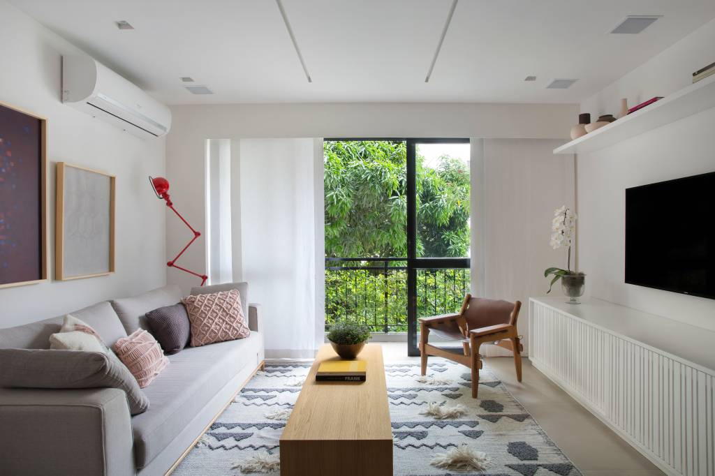 Conforto, privacidade e amplitude marcam apê no Leblon