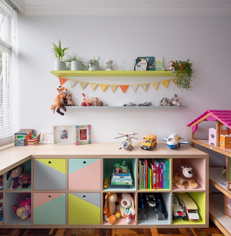 03-irma-e-irmao-dividem-quarto-divertido 03-irma-e-irmao-dividem-quarto-divertido