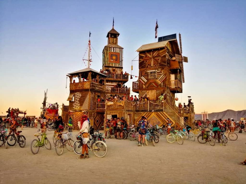 04-instalacoes-agitam-o-burning-man-2019 04-instalacoes-agitam-o-burning-man-2019