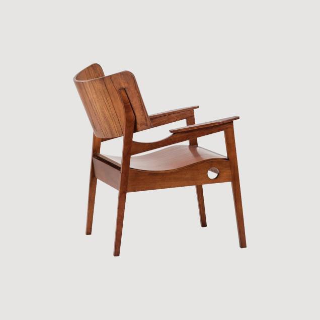 A poltrona Trentino, criação do designer Régis Padilha para a Massoti, foi inspirada no mobiliário moderno brasileiro das décadas de 1940 e 1950. A marca renova sua parceria com a High Design e está entre os expositores confirmados do Studio High. A poltrona Trentino, criação do designer Régis Padilha para a Massoti, foi inspirada no mobiliário moderno brasileiro das décadas de 1940 e 1950. A marca renova sua parceria com a High Design e está entre os expositores confirmados do Studio High.