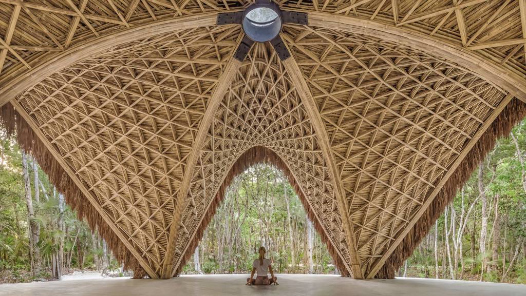 Templo de bambu, no México, tem mix de tecnologia e ancestralidade