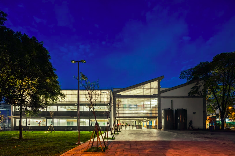 2-andrade-morettin-arquitetos-reaproveita-galpões-industriais-em-escola 2-andrade-morettin-arquitetos-reaproveita-galpões-industriais-em-escola