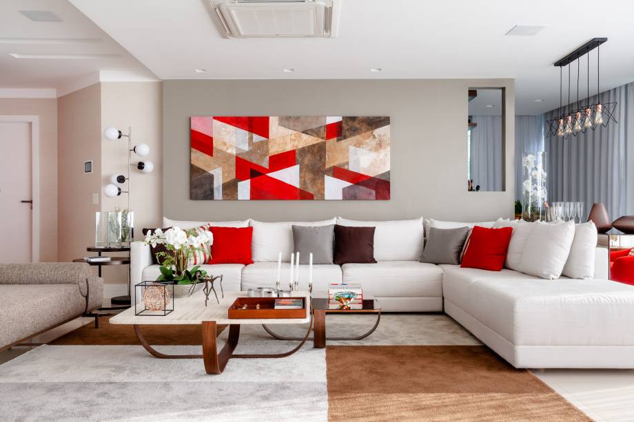 A escolha da paleta de cores da sala de estar, jantar, cozinha e sala íntima e até mesmo do escritório foi definida a partir da escolha dos modulados da cozinha e do padrão madeira usado nas portas painéis sistema flowall. A escolha da paleta de cores da sala de estar, jantar, cozinha e sala íntima e até mesmo do escritório foi definida a partir da escolha dos modulados da cozinha e do padrão madeira usado nas portas painéis sistema flowall.