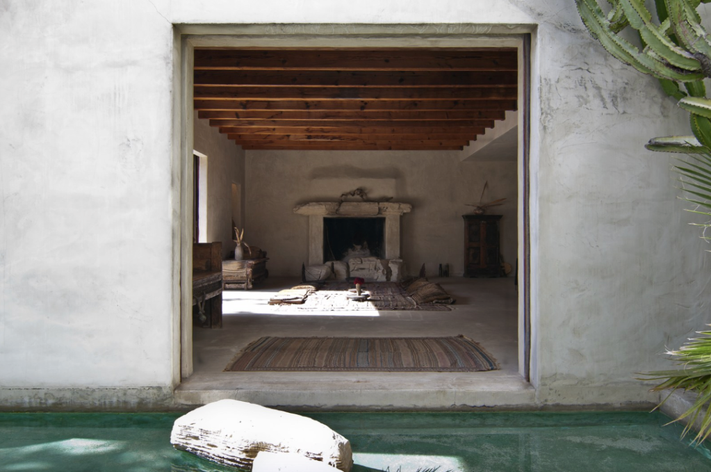 Casa em Los Angeles lembra um oásis sereno do deserto