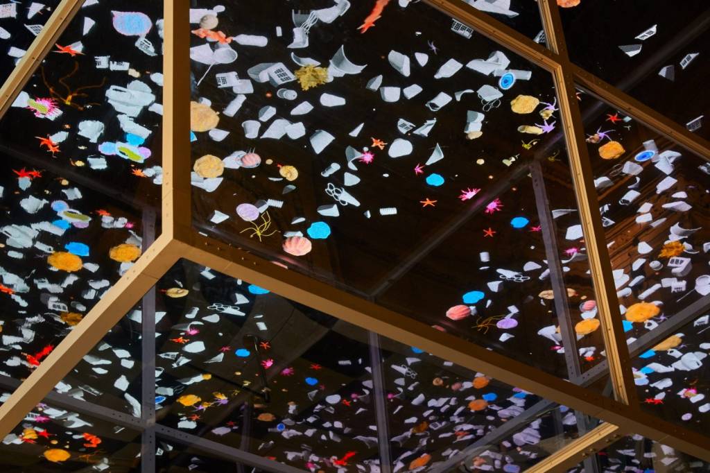 01-instalacao-alerta-sobre-futuro-onde-o-plastico-supera-numero-de-peixes-nos-oceanos 01-instalacao-alerta-sobre-futuro-onde-o-plastico-supera-numero-de-peixes-nos-oceanos