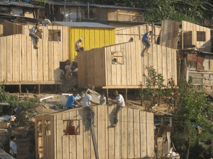 3-estudantes-ajudam-a-construir-casas-em-comunidades-de-sao-paulo