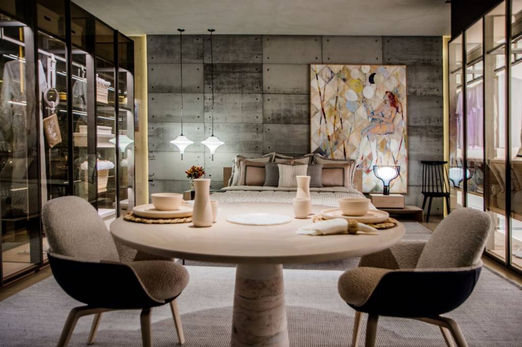 SPA &ndash; Casa Kohler - Fl&aacute;vio Moura. Os produtos da Kohler s&atilde;o valorizados na cria&ccedil;&atilde;o de dois espa&ccedil;os distintos, por&eacute;m integrados. A escolha das fotografias e esculturas n&atilde;o roubam a cena e ajudam a tornar o ambiente ainda mais relaxante, com linha moderna e repleto de detalhes.