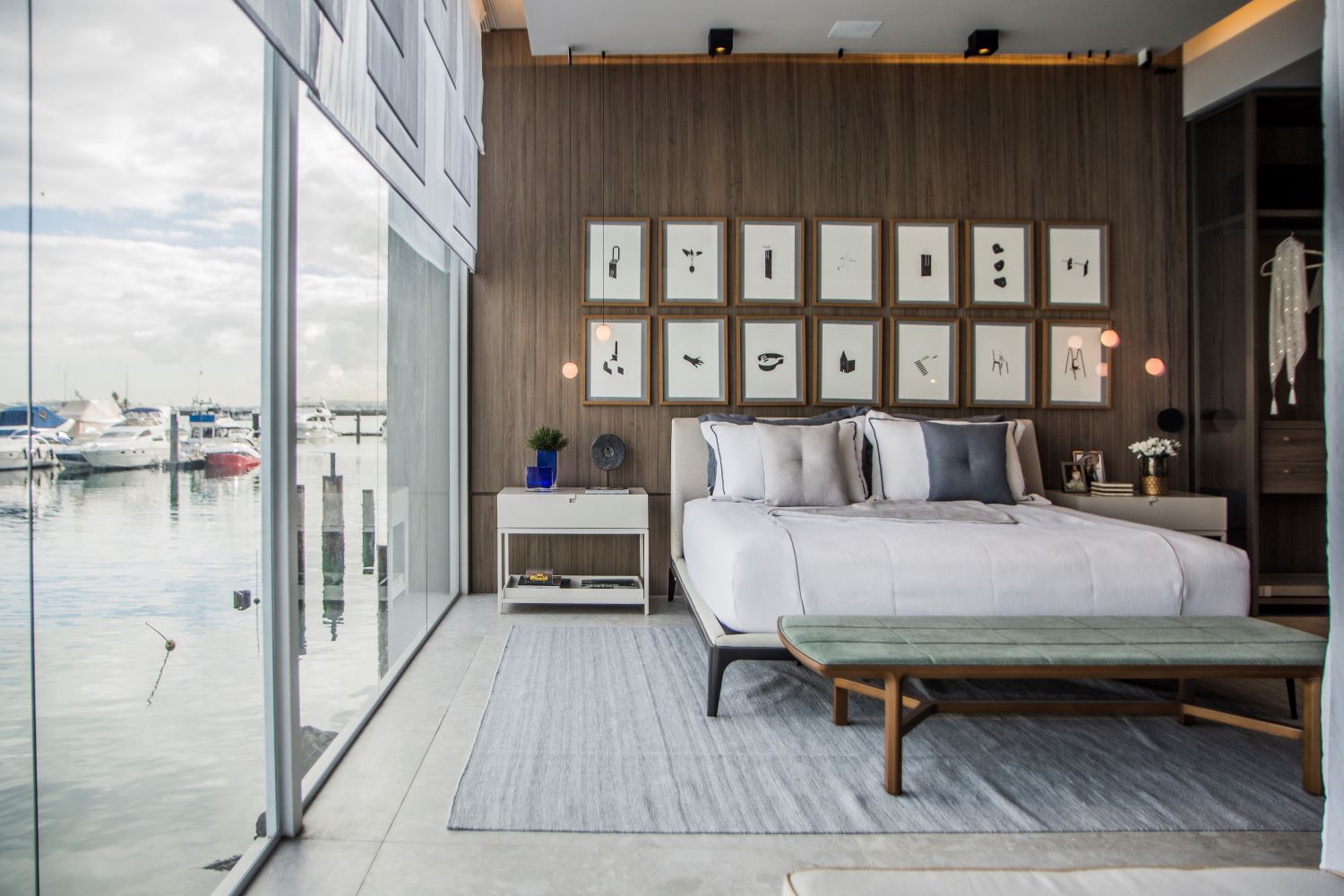 Tulum - M&aacute;rio Figueiredo. O loft aconchegante e moderno &eacute; ideal para uma pessoa que gosta de admirar a natureza. A madeira e os tons neutros s&atilde;o utilizado para dar a sensa&ccedil;&atilde;o de relaxamento, sem roubar a cena da vista no exterior do ambiente.